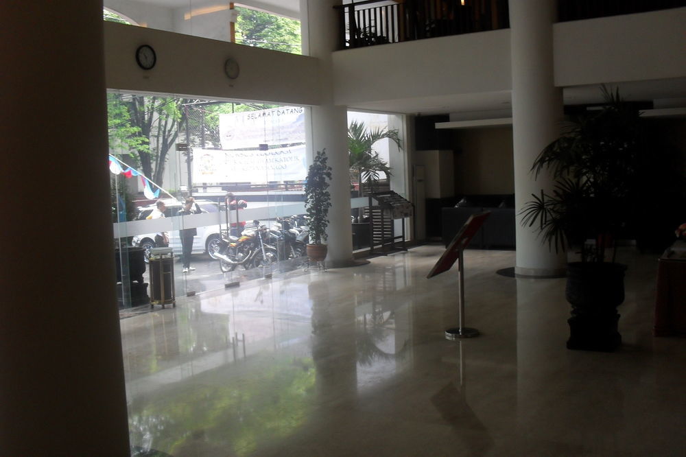 Hotel Gran Central Manado Exterior photo